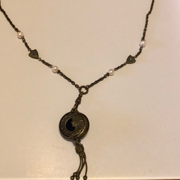 Niquea.d Goddess Locket - Picture 5 of 7